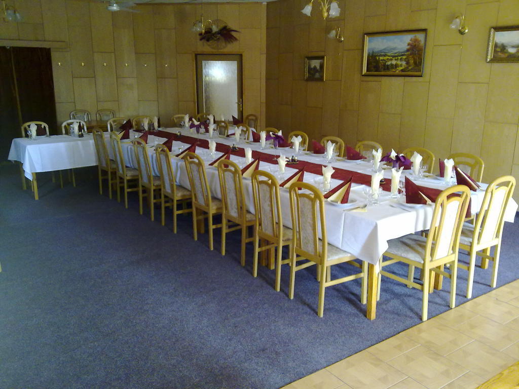 Studanka Hotell Orlová Exteriör bild
