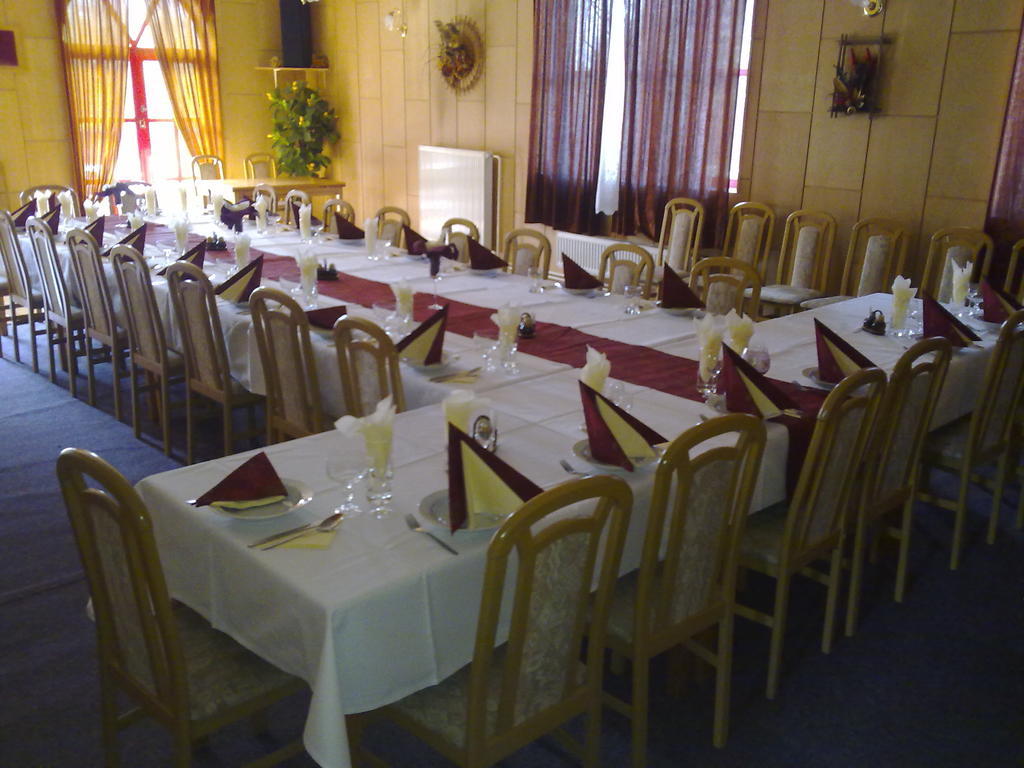 Studanka Hotell Orlová Exteriör bild