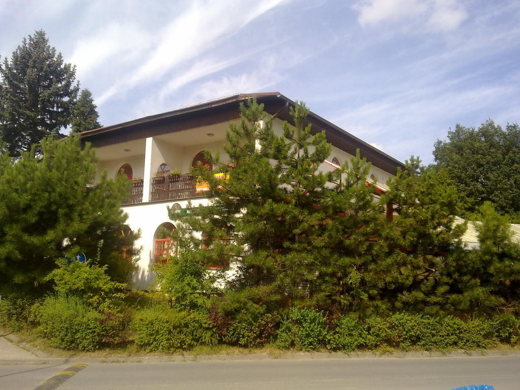 Studanka Hotell Orlová Exteriör bild